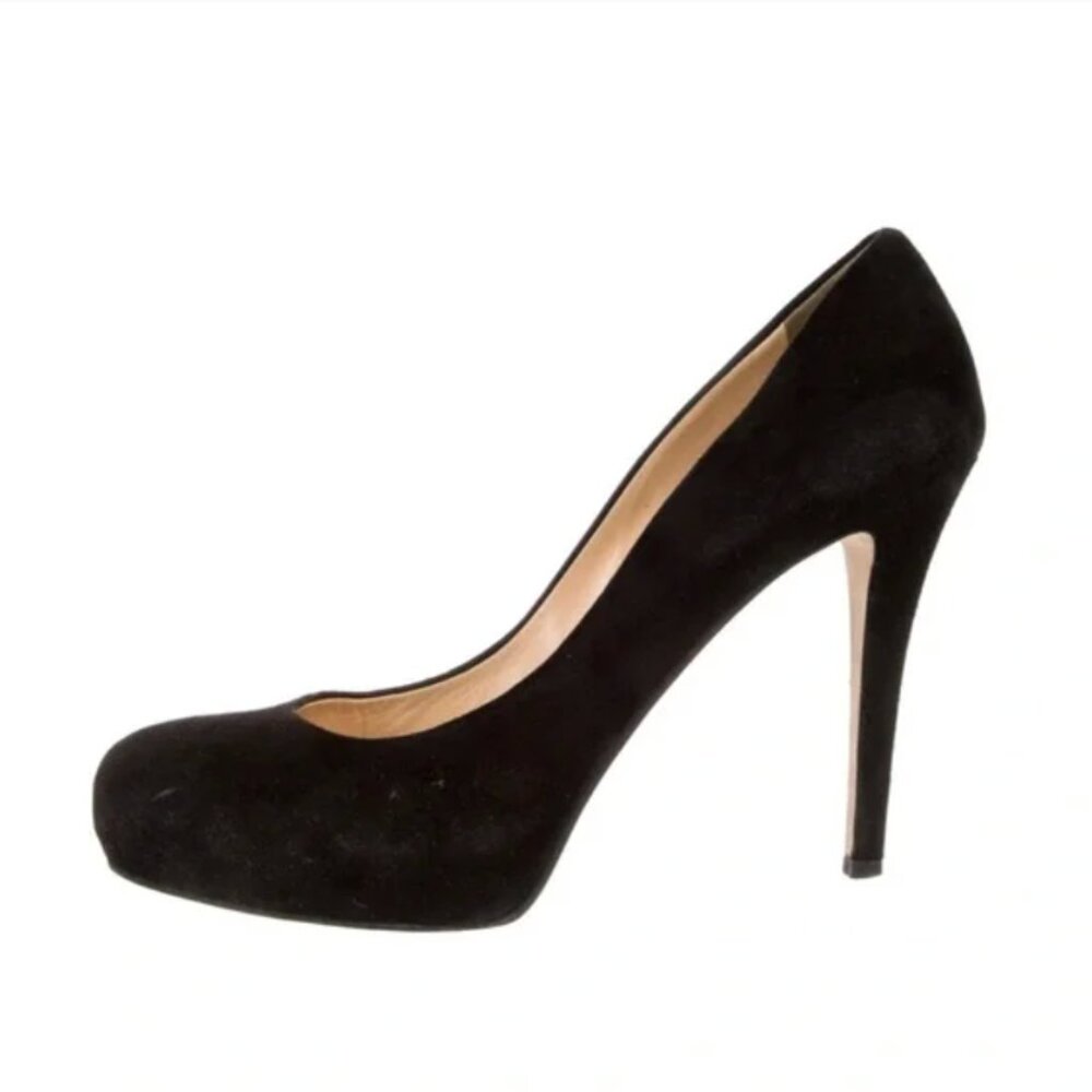 Kate Spade New York Suede Round Toe Pumps in Black